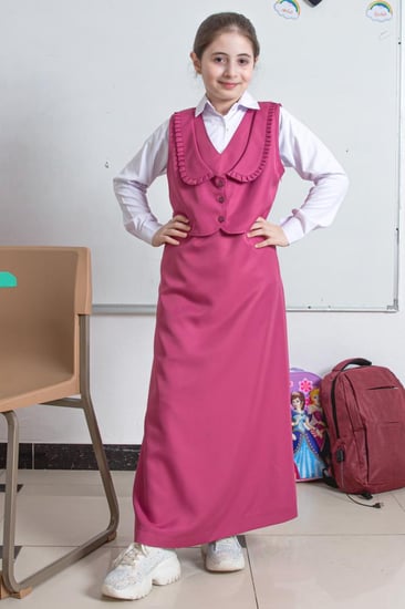 مريول مدرسي أنيق للمرحلة الابتدائية