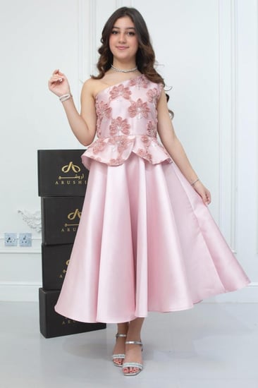 فستان ريتاج الراقي ميكادو زهري مطرز .. فستان السن المحير