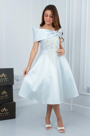 فستان السن المحير تفتة روسي سماوي