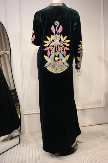 جلابية عسيري مخمل أخضر بتطريز فاخر