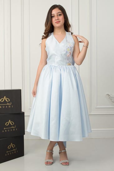 فستان العنود الفاخر تفتة روسي سماوي   .. فستان السن المحير