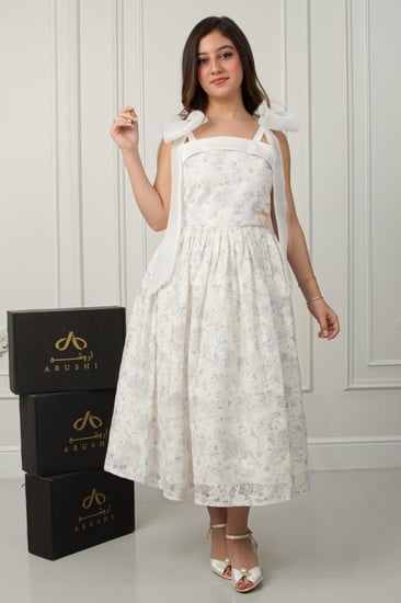 فستان مشاعل الراقي دانتيل مطرز .. فستان السن المحير