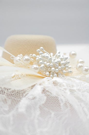 فيونكة شعر قبعة صغيرة لون بيج