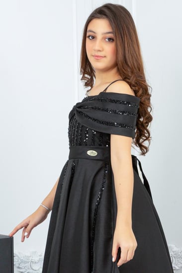 فستان سهرة أسود ملكي للسن المحير