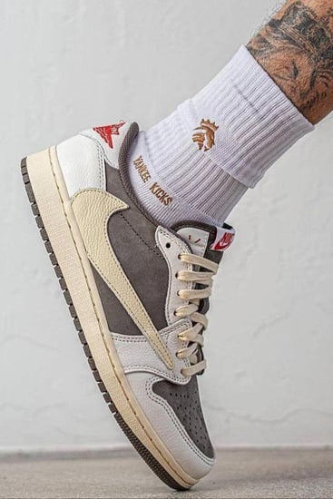 Travis scott x nike Jordan 1 low “velvet brown
