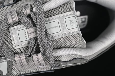 NEW BALANCE 1906 GREY/WHITE