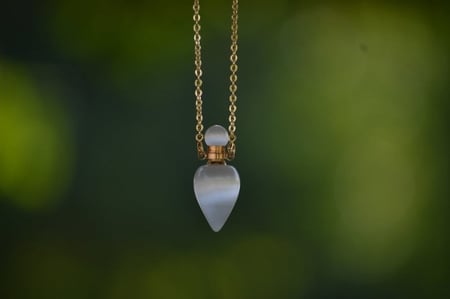 حجر الاوبال الأبيض