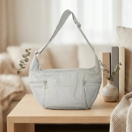 حقيبة كروس متوسطة بتصميم الزلابية من سلسلة سيتي باللون الرمادي الفاتح