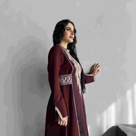 ثوب عسيري عنابي