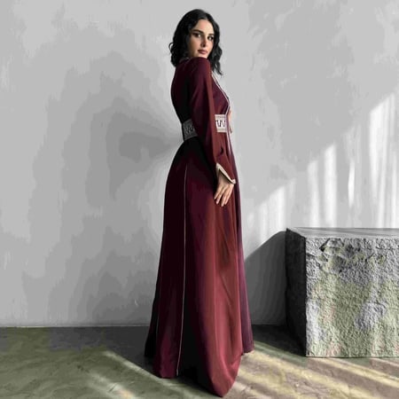 ثوب عسيري عنابي