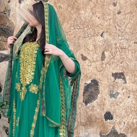 ثوب نشل أخضر