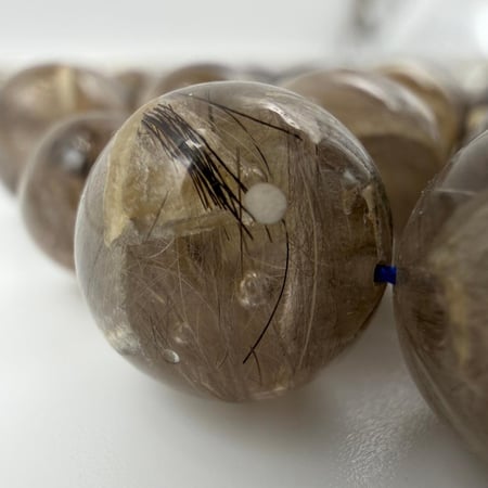 سبحة من جلد الذيب الطبيعي مع عينه من جلد ذيب