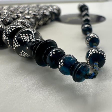 سبحة فاتوران ازرق مدور مطعم بفضه عيار 1000