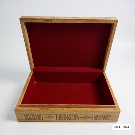 صندوق خشبي فاخر حفر ليزر لحفظ المقتنيات الثمينه