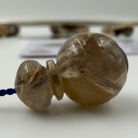 سبحة من جلد الذيب الطبيعي مع عينه من جلد ذيب