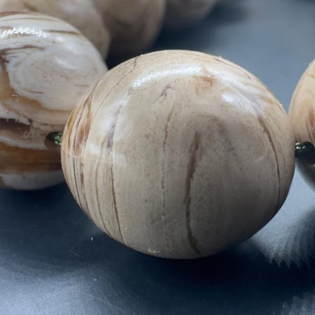 سبحة كهرمان سومطري ملطخ قص بيضاوي