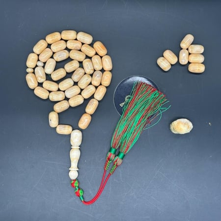 سبحة مرجان ابيض طبيعي حر مع عينة من المرجان