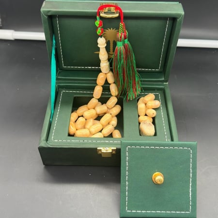 سبحة مرجان ابيض طبيعي حر مع عينة من المرجان