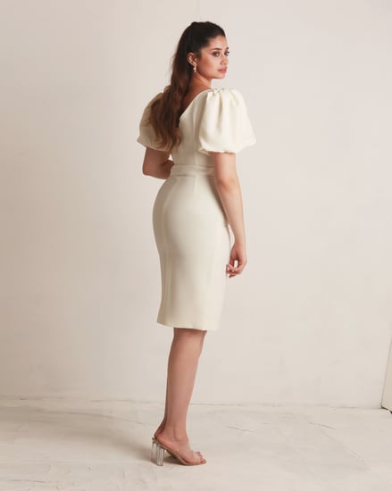 فستان كريمي باكمام منفوخه مع الحزام