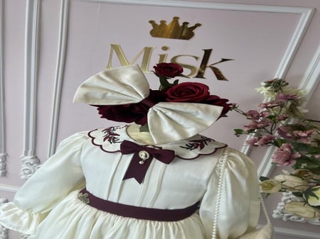 فستان مطرز عودي+ شنطة واكسسوار الشعر