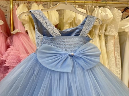 فستان منفوش بجيبون