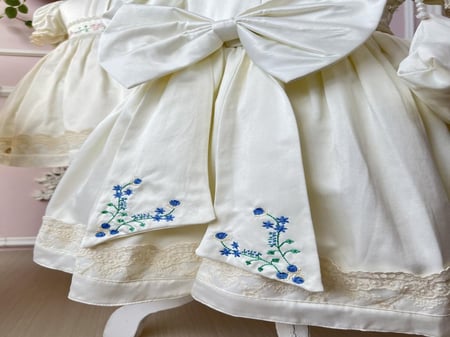 فستان ناعم مطرز