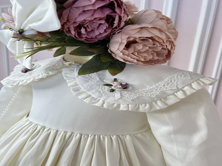 فستان لوليا +شنطة وطوق ( كريمي-وردي)