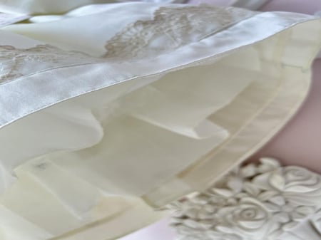 فستان ناعم مطرز