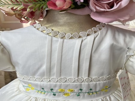 فستان ناعم مطرز