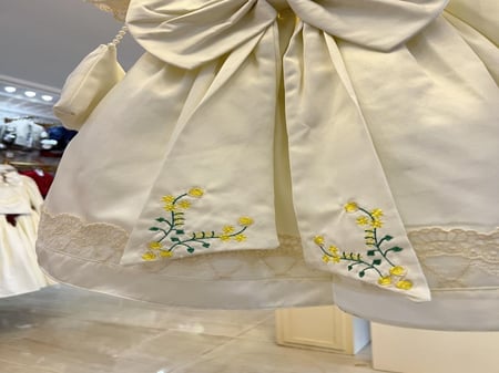 فستان ناعم مطرز