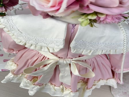 فستان لوليا +شنطة وطوق ( كريمي-وردي)