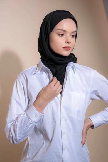 حجاب مع فتحة عند الأذن | اللون أبيض