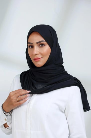 حجاب مع فتحة عند الأذن | اللون أبيض