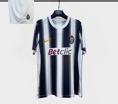 طقم يوفنتوس كلاسيك 2011