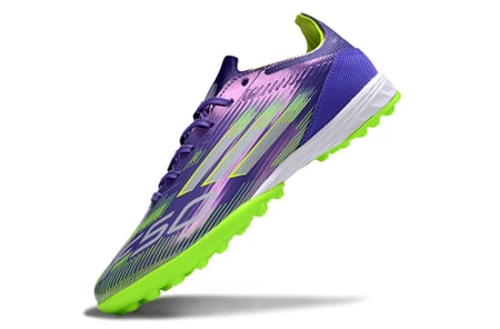 جزمة كرة قدم adidas