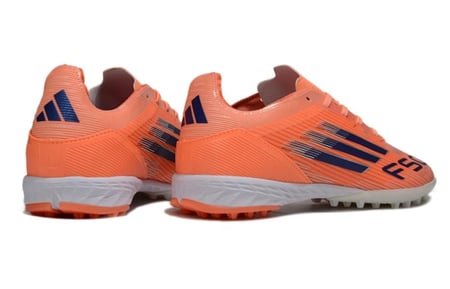 جزمة كرة قدم Adidasa
