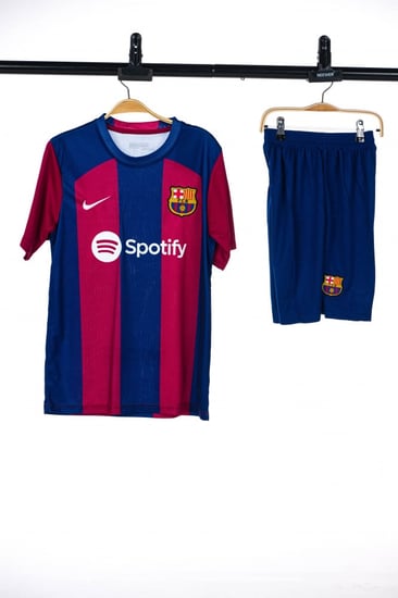 طقم برشلونة الاساسي  2024