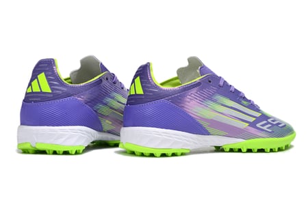 جزمة كرة قدم adidas