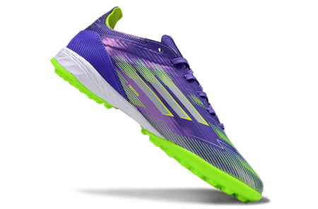 جزمة كرة قدم adidas