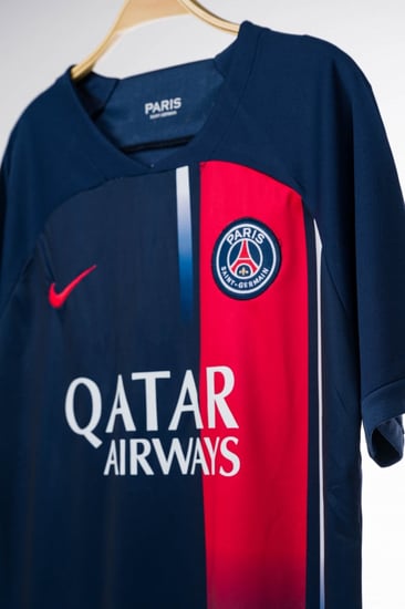 طقم باريس سان جرمان  الأساسي