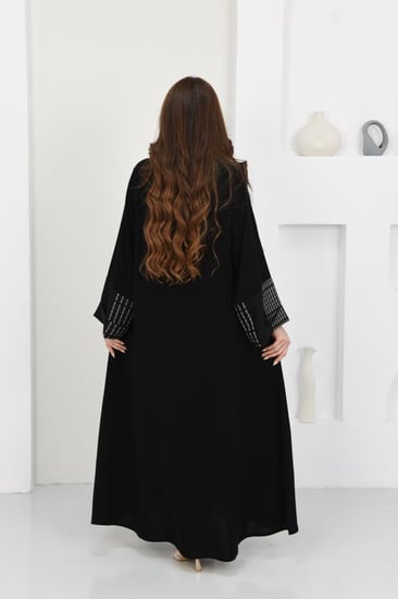 عباية ملكي بأكمام وياقة مقلمة بالبيج