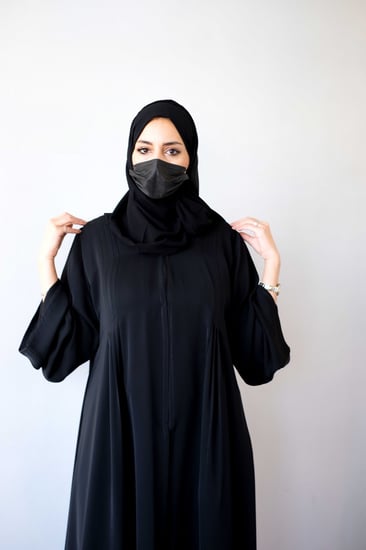 عباية كلوش عملية مزينة بكسرات لاكثر اطلالة