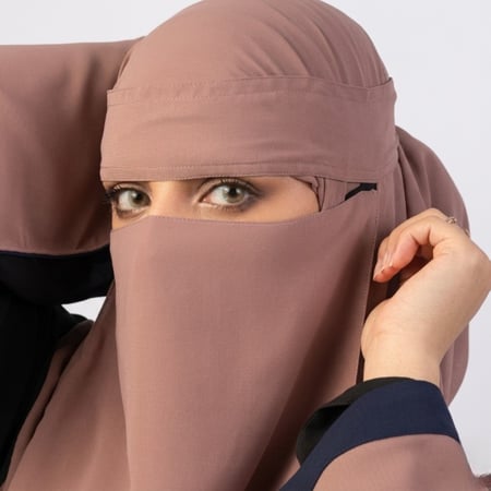 نقاب ملون مع طرحة