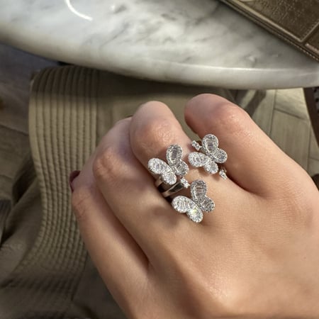 خاتم فراشة أنيق اللون فضي (R110) .