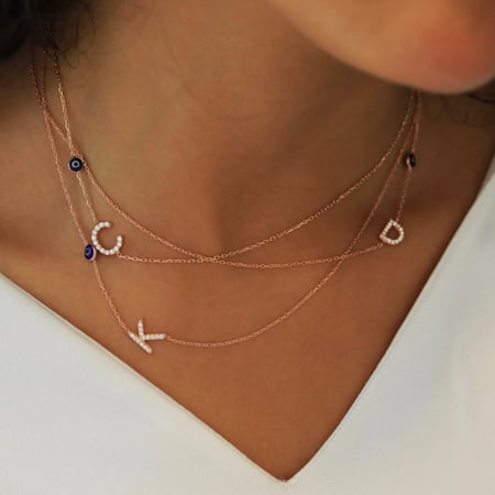 سلسلة حرف بالانجليزي الأنيقة , اللون روز جولد  (LE1) .