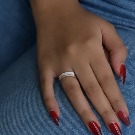 خاتم أنيق اللون فضي (R364) .