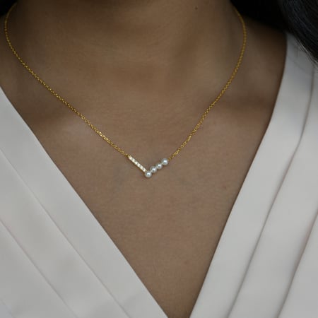 سلسلة أنيقة باللون الذهبي (N830) .