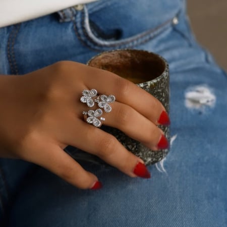 خاتم فراشة أنيق اللون فضي (R110) .