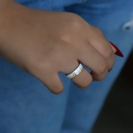 خاتم أنيق اللون فضي (R364) .