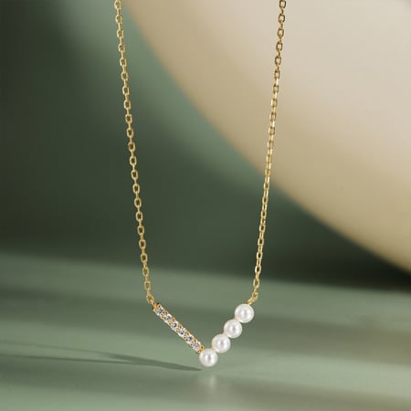 سلسلة أنيقة باللون الذهبي (N830) .